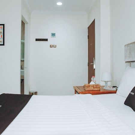 Ds Colive Marina Airport Hotel Semarang Exterior foto